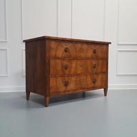 Beautifully Figured Walnut Commode c.1830 (5 of 8) Beautifully Figured Walnut Commode c.1830 (5 of 8)