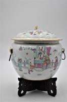 Chinese Famille Rose Pot with Lid and Stand (2 of 8) Chinese Famille Rose Pot with Lid and Stand (2 of 8)