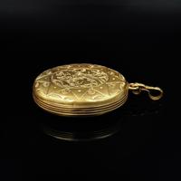Antique Victorian Double Sided Engraved Fancy Oval Rolled Gold Photo Locket Pendant (7 of 8) Antique Victorian Double Sided Engraved Fancy Oval Rolled Gold Photo Locket Pendant (7 of 8)