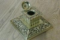Large Victorian Brass Inkwell by William Tonks with Glass Liner WT&S c.1895 (4 of 9) Large Victorian Brass Inkwell by William Tonks with Glass Liner WT&S c.1895 (4 of 9)