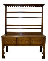 A beautiful 18th Century Oak Dresser. (2 of 8) A beautiful 18th Century Oak Dresser. (2 of 8)