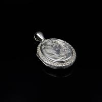 Antique Victorian Stork Bird Engraved Oval Sterling Silver Photo Locket Pendant (7 of 8) Antique Victorian Stork Bird Engraved Oval Sterling Silver Photo Locket Pendant (7 of 8)