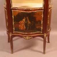 Good Quality French Serpentine Front Display Cabinet (4 of 11) Good Quality French Serpentine Front Display Cabinet (4 of 11)
