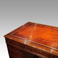 Victorian Mahogany Pedestal Desk (3 of 10) Victorian Mahogany Pedestal Desk (3 of 10)