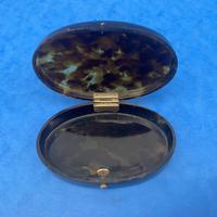 1900s Oval Tortoiseshell Box (4 of 9) 1900s Oval Tortoiseshell Box (4 of 9)
