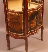Good Quality French Serpentine Front Display Cabinet (3 of 11) Good Quality French Serpentine Front Display Cabinet (3 of 11)