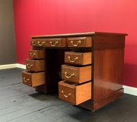 Small Antique Edwardian Leather Bound Mahogany Twin-Pedestal Writing Desk (8 of 16) Small Antique Edwardian Leather Bound Mahogany Twin-Pedestal Writing Desk (8 of 16)