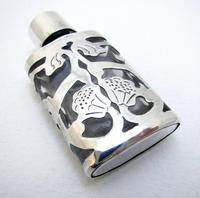70s Retro Ari D Norman London Import Hallmarks Solid Sterling Silver Openwork Pierced Glass Vintage Scent Perfume Bottle (8 of 8) 70s Retro Ari D Norman London Import Hallmarks Solid Sterling Silver Openwork Pierced Glass Vintage Scent Perfume Bottle (8 of 8)