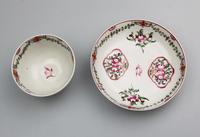 A Pair New Hall Porcelain Tea Bowls & Saucers C.18thc (6 of 8) A Pair New Hall Porcelain Tea Bowls & Saucers C.18thc (6 of 8)