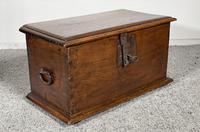 Small Spanish Walnut Chest From The 17th Century, (5 of 8) Small Spanish Walnut Chest From The 17th Century, (5 of 8)