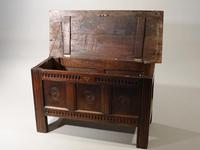 Well Patinated Early 18th Century Oak Kist (2 of 5) Well Patinated Early 18th Century Oak Kist (2 of 5)