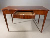Elegant George III Period Serpentine Mahogany Serving Table (3 of 5) Elegant George III Period Serpentine Mahogany Serving Table (3 of 5)