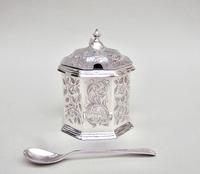 Victorian Silver Mustard Pot by Hilliard & Thomason, Birmingham 1884 (2 of 8) Victorian Silver Mustard Pot by Hilliard & Thomason, Birmingham 1884 (2 of 8)