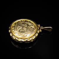 Antique 9ct Yellow Gold Engraved Fancy Round Photo Locket Pendant (6 of 10) Antique 9ct Yellow Gold Engraved Fancy Round Photo Locket Pendant (6 of 10)