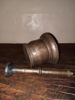 English Elizabethan Bronze Mortar And Pestle c.1600 A.D. (5 of 9) English Elizabethan Bronze Mortar And Pestle c.1600 A.D. (5 of 9)