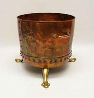 Large Victorian studded copper fireside log bucket or planter on brass feet (3 of 6) Large Victorian studded copper fireside log bucket or planter on brass feet (3 of 6)