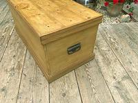 Wonderful Restored Old Pine Blanket Box / Chest / Trunk / Coffee Table (6 of 8) Wonderful Restored Old Pine Blanket Box / Chest / Trunk / Coffee Table (6 of 8)