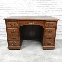 Oak Pedestal Desk (2 of 9) Oak Pedestal Desk (2 of 9)