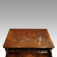 George III Walnut Kneehole Desk (7 of 12) George III Walnut Kneehole Desk (7 of 12)