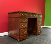 Small Antique Edwardian Leather Bound Mahogany Twin-Pedestal Writing Desk (6 of 16) Small Antique Edwardian Leather Bound Mahogany Twin-Pedestal Writing Desk (6 of 16)