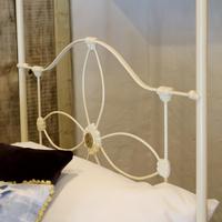 Cream Victorian Four Poster Single Bed (8 of 8) Cream Victorian Four Poster Single Bed (8 of 8)