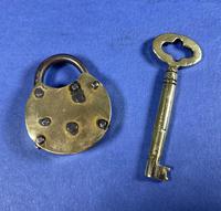 Victorian Brass Working Padlock & Original Key c.1880 (5 of 6) Victorian Brass Working Padlock & Original Key c.1880 (5 of 6)