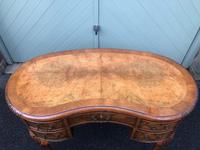 Antique Walnut & Burr Walnut Kidney Shaped Desk (9 of 13) Antique Walnut & Burr Walnut Kidney Shaped Desk (9 of 13)