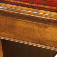 Walnut Pedestal Desk by Waring and Gillow (14 of 18) Walnut Pedestal Desk by Waring and Gillow (14 of 18)