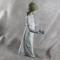 "Nina Con Palmatora" or "To Light The Way" Hand Modelled Porcelain Figure by Nao (5 of 8) "Nina Con Palmatora" or "To Light The Way" Hand Modelled Porcelain Figure by Nao (5 of 8)