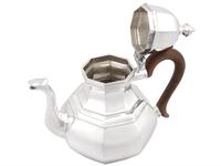 Britannia Standard Silver Teapot - Queen Anne Style - Antique George V 1920 (5 of 9) Britannia Standard Silver Teapot - Queen Anne Style - Antique George V 1920 (5 of 9)