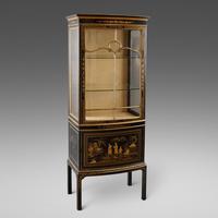Decorative Chinoiserie Vitrine