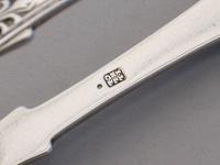 Pair of William IV Cast Silver 'Rose Pattern' Sugar Tongs by Lias Bros, London, 1832 (6 of 8) Pair of William IV Cast Silver 'Rose Pattern' Sugar Tongs by Lias Bros, London, 1832 (6 of 8)