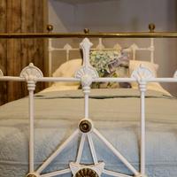 Antique White Decorative Brass & Iron Victorian Single Bedstead (5 of 7) Antique White Decorative Brass & Iron Victorian Single Bedstead (5 of 7)