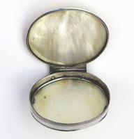 Fine European & Chinese Silver & Mop Carved Novelty Snuff Box 17th/18th Century (9 of 12) Fine European & Chinese Silver & Mop Carved Novelty Snuff Box 17th/18th Century (9 of 12)