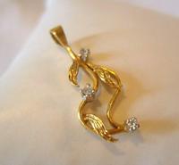 9ct Gold & Diamond Leaf Pendant 1980 Fully Hallmarked 2.8cm Length 1.1 Grams (2 of 9) 9ct Gold & Diamond Leaf Pendant 1980 Fully Hallmarked 2.8cm Length 1.1 Grams (2 of 9)