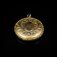 Antique 9ct 9K Yellow Gold Engraved Fancy Round Photo Locket Pendant (3 of 11) Antique 9ct 9K Yellow Gold Engraved Fancy Round Photo Locket Pendant (3 of 11)