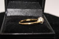 18ct Gold & Diamond Ring, size O, weighing 2.0g (5 of 6) 18ct Gold & Diamond Ring, size O, weighing 2.0g (5 of 6)