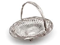 Victorian Oval Silver Plated Swing Handle Basket with Wheat and Rope Border on Four Cast Scroll Feet (5 of 5) Victorian Oval Silver Plated Swing Handle Basket with Wheat and Rope Border on Four Cast Scroll Feet (5 of 5)