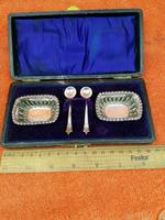 Antique Sterling Silver Hallmarked Cased Salts 1909 & 1923 Spoons J Collyer & Co Ltd (5 of 11) Antique Sterling Silver Hallmarked Cased Salts 1909 & 1923 Spoons J Collyer & Co Ltd (5 of 11)