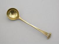 George III Silver Gilt Onslow Pattern Salt Spoon by Thomas Wallis, London c.1780 (3 of 9) George III Silver Gilt Onslow Pattern Salt Spoon by Thomas Wallis, London c.1780 (3 of 9)
