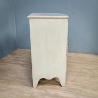 2 Over 2 Painted Chest of Drawers (10 of 13) 2 Over 2 Painted Chest of Drawers (10 of 13)
