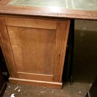 G. W. R Large Pine & Oak Leather Topped Desk (16 of 17) G. W. R Large Pine & Oak Leather Topped Desk (16 of 17)