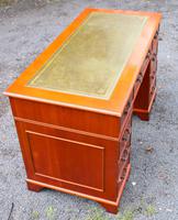 1960s Mahogany One Piece Desk with Green Leather (3 of 4) 1960s Mahogany One Piece Desk with Green Leather (3 of 4)