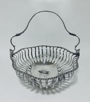 Antique Georgian 18th Century Solid Silver Swing Handle Bread Basket 1774 (3 of 19) Antique Georgian 18th Century Solid Silver Swing Handle Bread Basket 1774 (3 of 19)