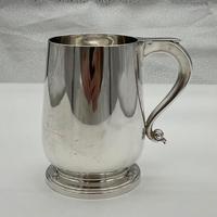 George V Sterling Silver Pint Mug Birmingham 1929 Suckling Ltd (5 of 7) George V Sterling Silver Pint Mug Birmingham 1929 Suckling Ltd (5 of 7)