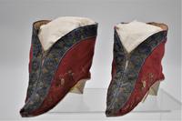 Pair 19th Century Chinese Bound-feet Silk Shoes (2 of 6) Pair 19th Century Chinese Bound-feet Silk Shoes (2 of 6)