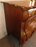 18th. Century Dutch Pale Oak Bombe Chest (3 of 8) 18th. Century Dutch Pale Oak Bombe Chest (3 of 8)