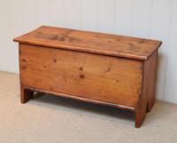Small Proportioned Pine Coffer (4 of 10) Small Proportioned Pine Coffer (4 of 10)