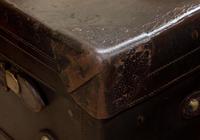 Leather Suitcase on Later Stand (8 of 8) Leather Suitcase on Later Stand (8 of 8)