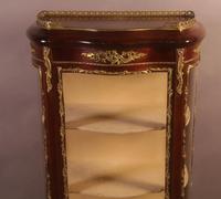 Good Quality French Serpentine Front Display Cabinet (9 of 11) Good Quality French Serpentine Front Display Cabinet (9 of 11)